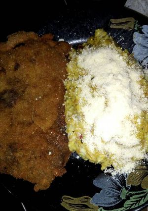 Una foto de Milanesa de hígado con arroz a la española