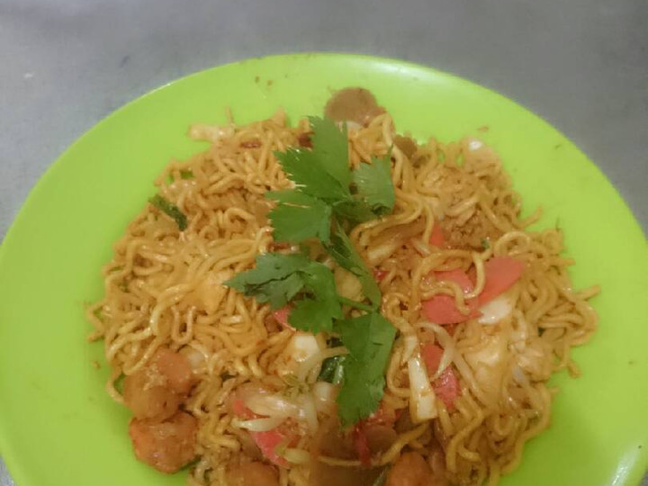 Resep Mie goreng isi udang sosis bakso dan sayur yang Bisa Manjain Lidah