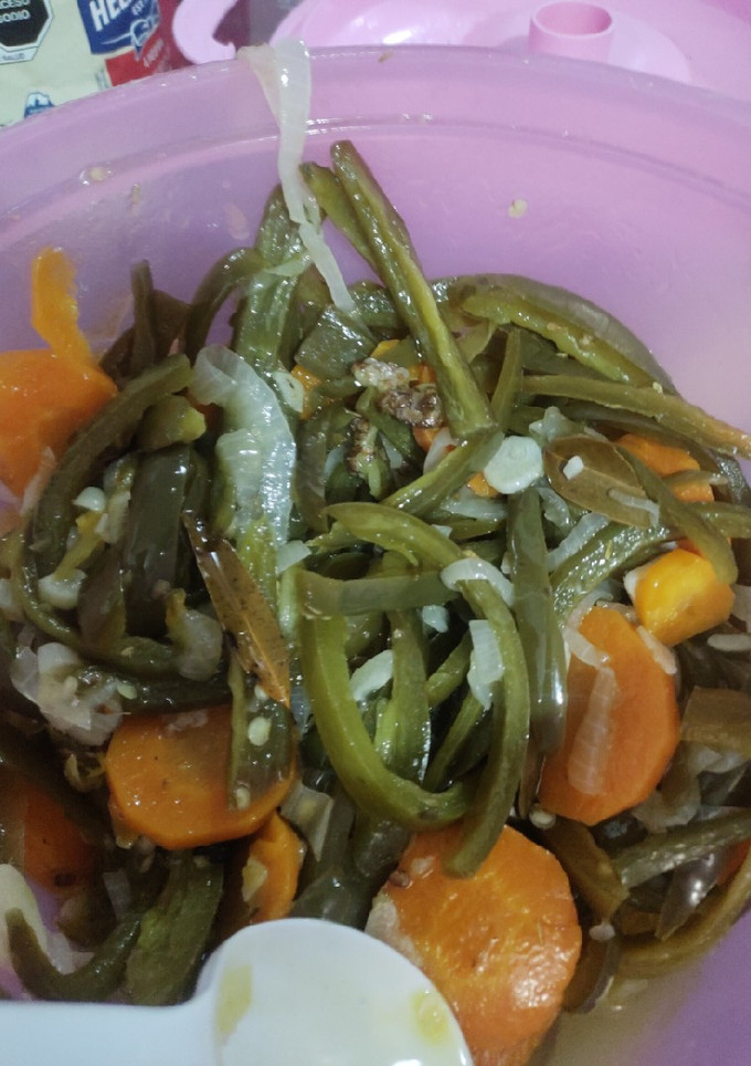 Una foto de Chiles en vinagre caseros muy Fáciles!!!!