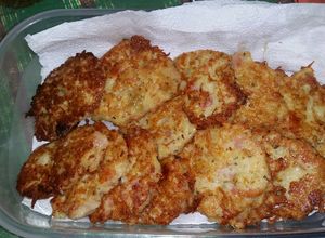 Una foto de Tortitas de papa, muzzarella y jamón