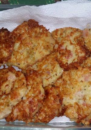 Una foto de Tortitas de papa, muzzarella y jamón