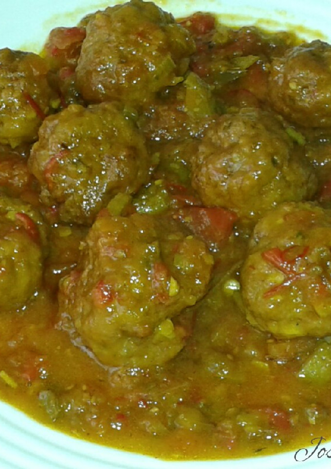 Una foto de Albóndigas de ternera con sobrasada en salsa de pisto