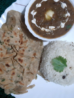 मखनी दाल,लच्छा पराठा (makhani dal, laccha paratha recipe in Hindi) रेसिपी मुख्य फोटो
