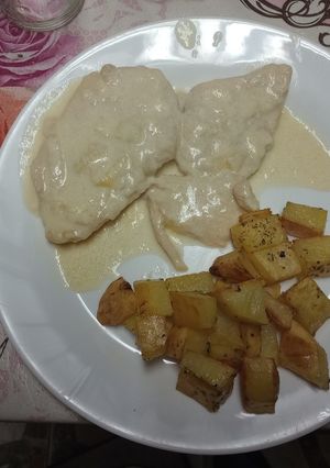 Una foto de Pollo deshuesado con cebolla y leche