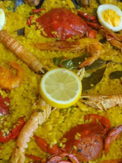 Una foto de Paella de pescado