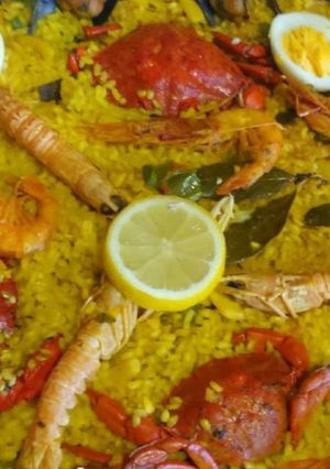 Una foto de Paella de pescado