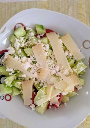 A picture of Serbian salad.