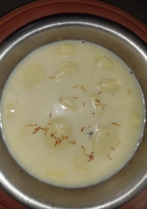 A picture of रसमलाई.