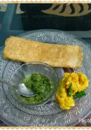A picture of Masala dosa green chutney.