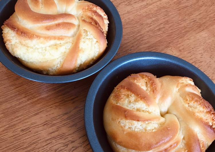 Coconut Cream Bun (Roti Kelapa)