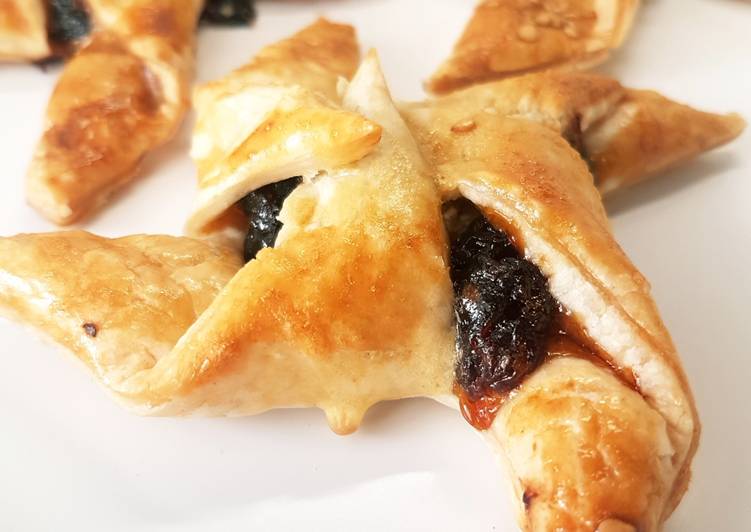 Flor de hojaldre relleno de ciruela