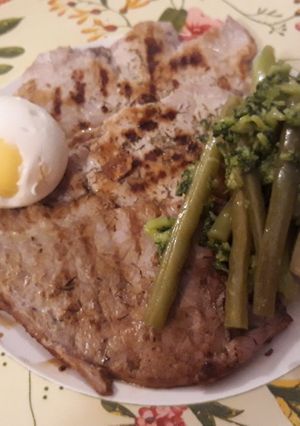 Una foto de Hervido de judías y brócoli con lomo fresco y filete de ternera