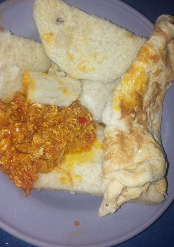 A picture of Yam and fridegg,with egg source.