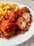 Albóndigas rellenas de queso con salsa de tomate 🥫