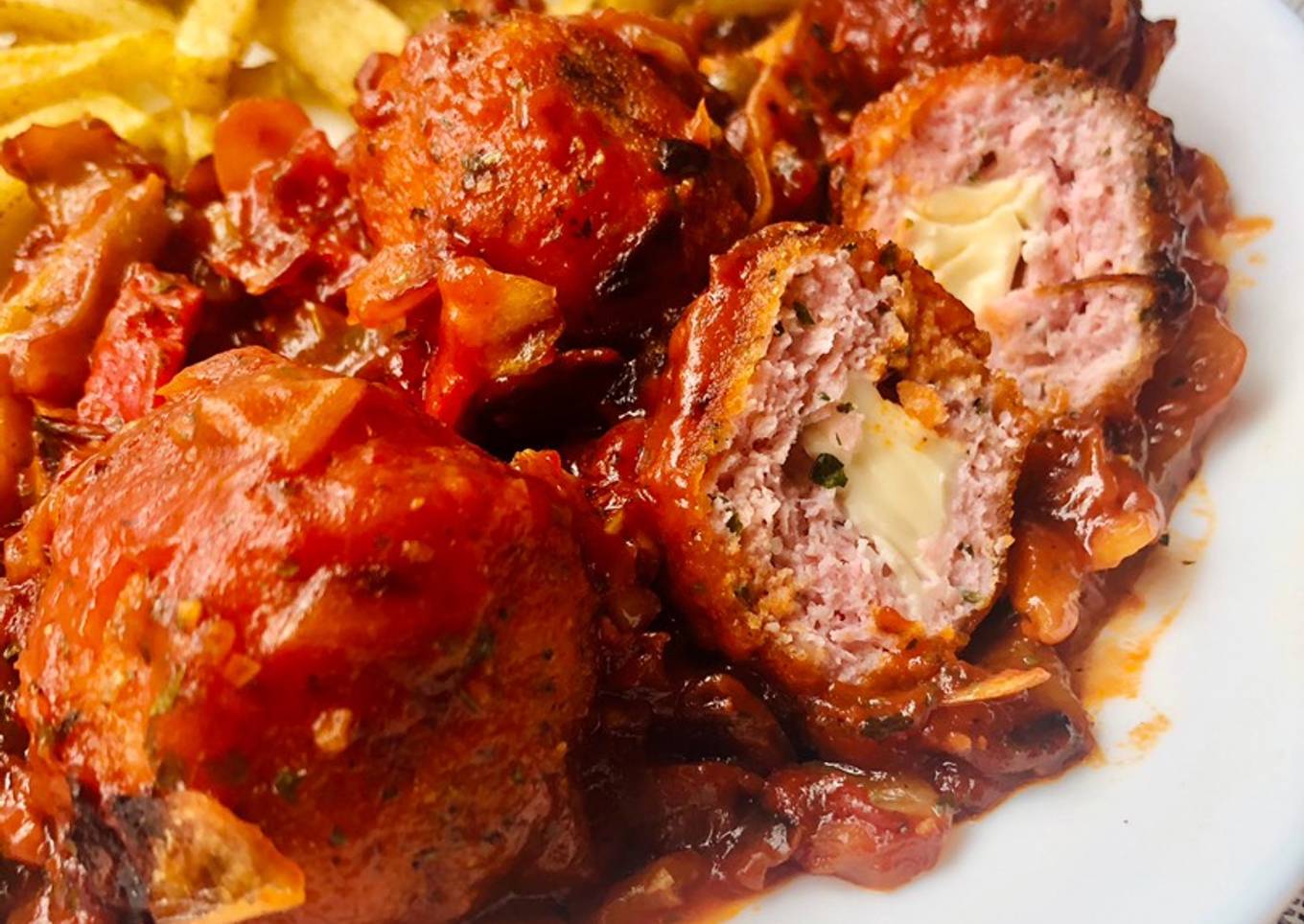 Albóndigas rellenas de queso con salsa de tomate 🥫