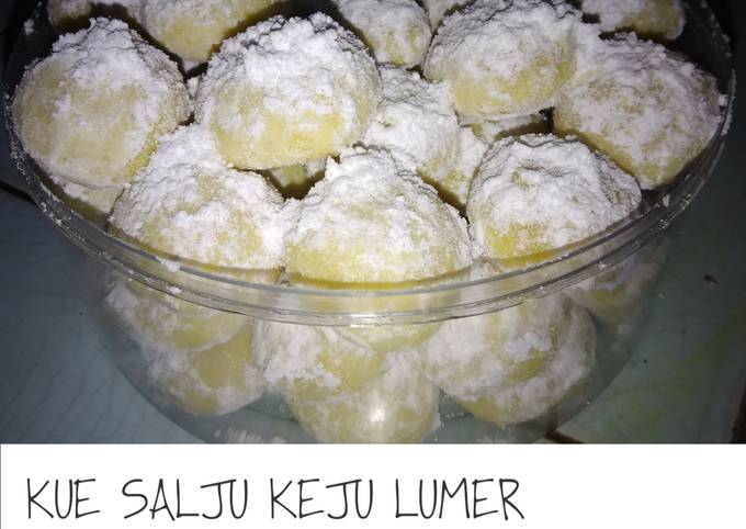 Kue salju keju lumer