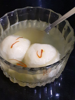 स्पंजी छेना (Sponge chena recipe in Hindi) रेसिपी मुख्य फोटो