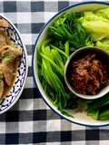 น้ำพริกข่า กวางตุ้ง ผักกาดขาวลวก ทานคู่หมูอบ🫚🧄🌶️