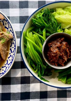 รูปของ น้ำพริกข่า กวางตุ้ง ผักกาดขาวลวก ทานคู่หมูอบ🫚🧄🌶️
