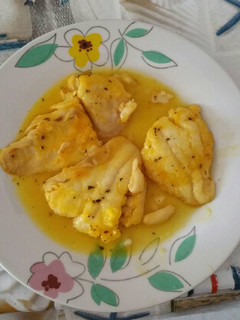 Una foto de Bacalao en salsa de naranja y albahaca