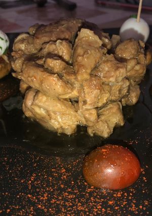 Foto principal de Cordero guisado con nidos de champiñones y huevos de codorniz
