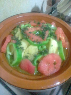 صورة لوصفة طاجين سهل وسريع بالخضر ودجاج
