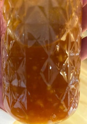 A picture of Honey Garlic Sriracha Sauce.