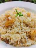 ข้าวผัดกระเทียมกากหมู