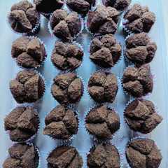 A picture of 318.*Brownies kukus mekar*.