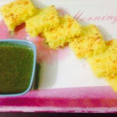 A picture of Yellow oats dhokla.