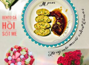 Hình của món Bento cá hồi sốt me Trứng mix rau củ cuộn phô mai.