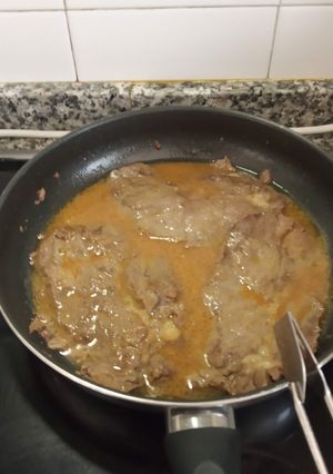 Una foto de Filetes de ternera en salsa con vino y Sabor Cookpad