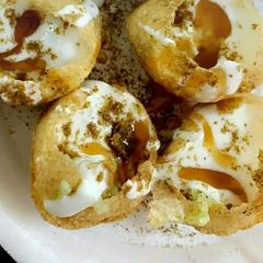 Dahi poori A picture of Dahi poori.