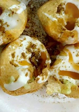 A picture of Dahi poori.