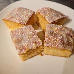 A picture of Vanilla Sponge Tray Bake - School dinner style.