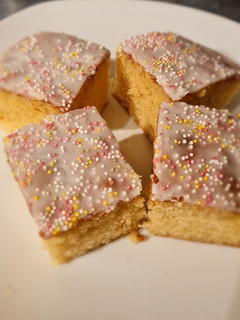 A picture of Vanilla Sponge Tray Bake - School dinner style.