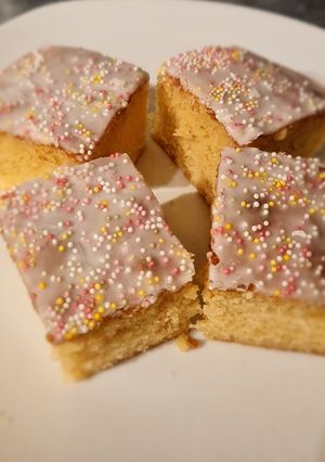 A picture of Vanilla Sponge Tray Bake - School dinner style.