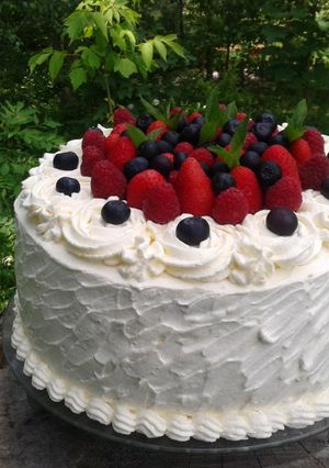 Zdjęcie przepisu Tort serowy z owocami.
