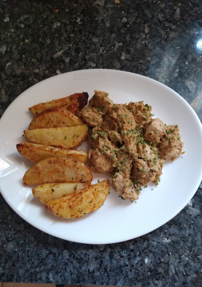 Una foto de Magro de cerdo y pollo en salsa