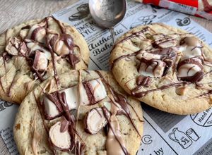 Une photo de Cookies fourrés crème kinder bueno