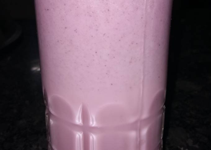Strawberry milk shake