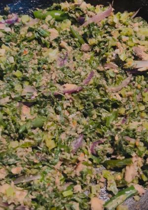 A picture of Mustard leaves with sardines mix stir fry.