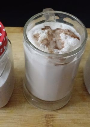 A picture of Chocolate vanilla milkshake.
