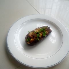 A picture of Stuffed eggplant.