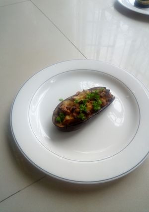 A picture of Stuffed eggplant.