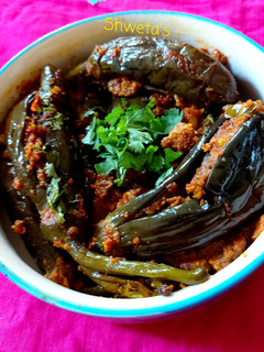 ભરેલા રીંગણનું શાક (stuffed Brinjal Sabji recipe in Gujarati) રેસીપી મુખ્ય ફોટો