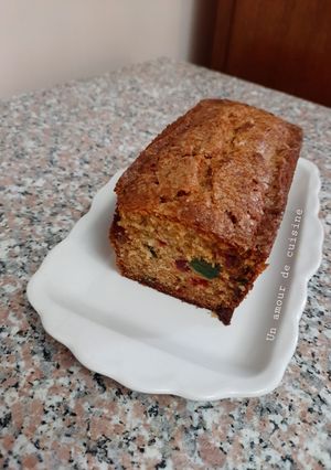 Une photo de Cake aux fruits confits 🍞☕