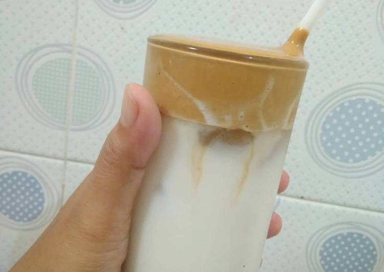 Bagaimana Menyiapkan Dalgona Coffee Tanpa Susu, Bikin Ngiler