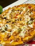 بيتزا دجاج بصلصة البافلو 🍕🍕