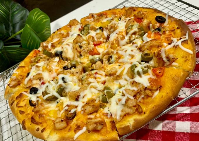 طريقة عمل بيتزا دجاج بصلصة البافلو 🍕🍕 على اصولها بطريقة سهلة وسريعة من ...